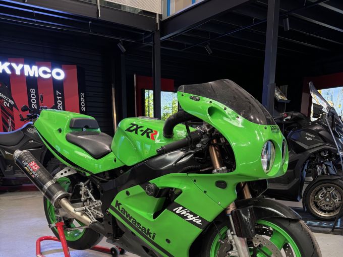 KAWASAKI ZXR 750 4