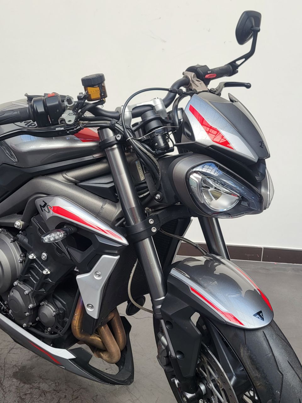 TRIUMPH STREET TRIPLE 765 RS 4