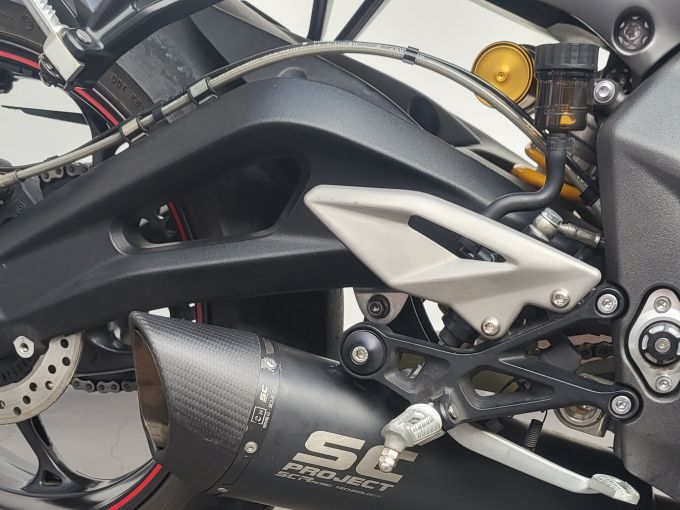 TRIUMPH STREET TRIPLE 765 RS 4