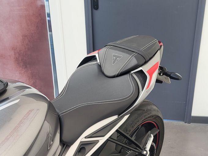TRIUMPH STREET TRIPLE 765 RS 4
