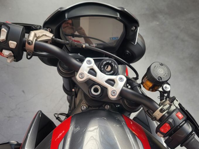 TRIUMPH STREET TRIPLE 765 RS 4