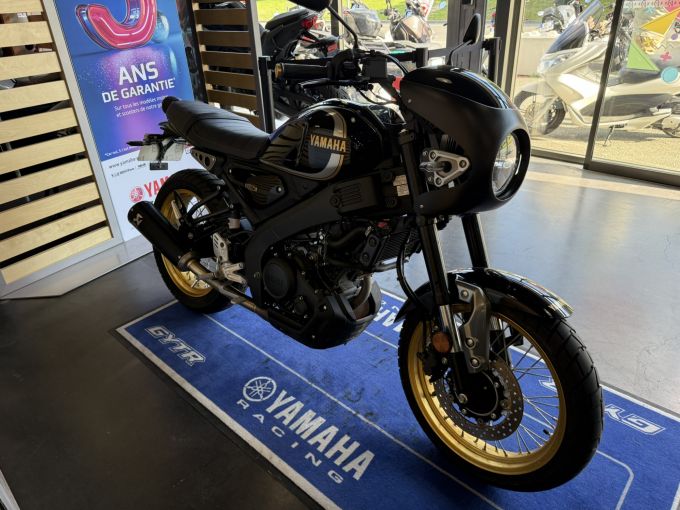 YAMAHA XSR 125 Legacy 4