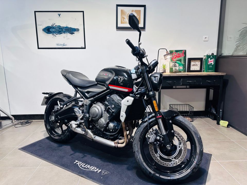 TRIUMPH TRIDENT 660 4