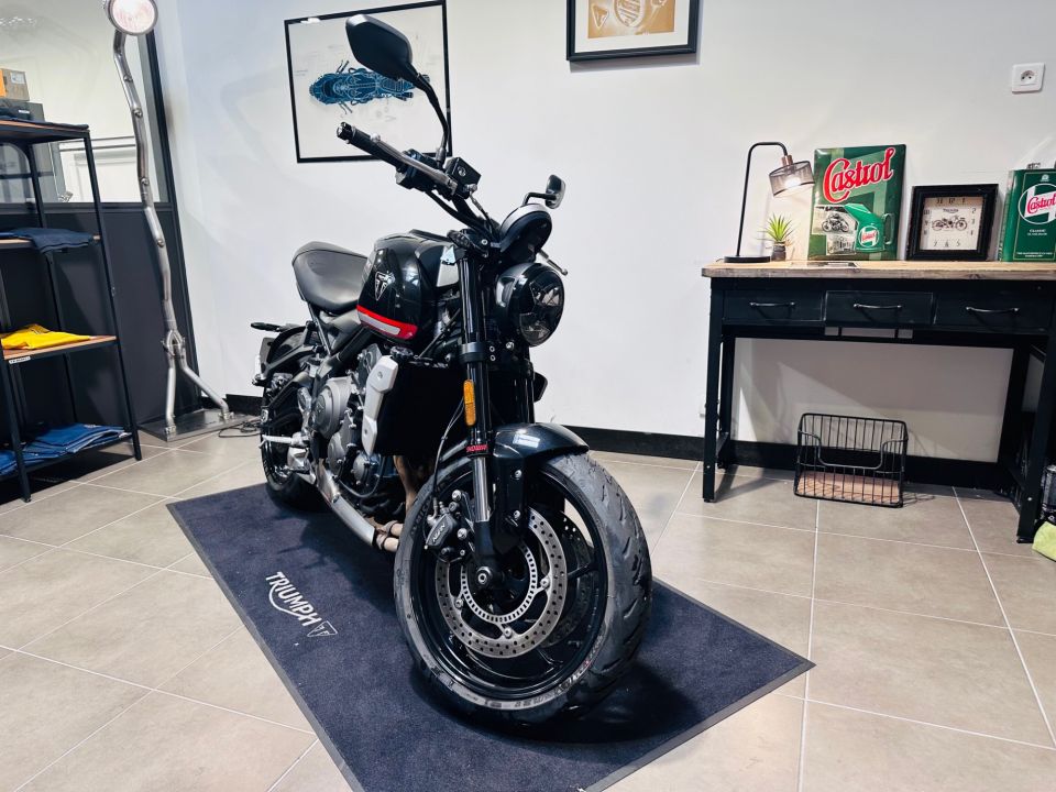 TRIUMPH TRIDENT 660 4