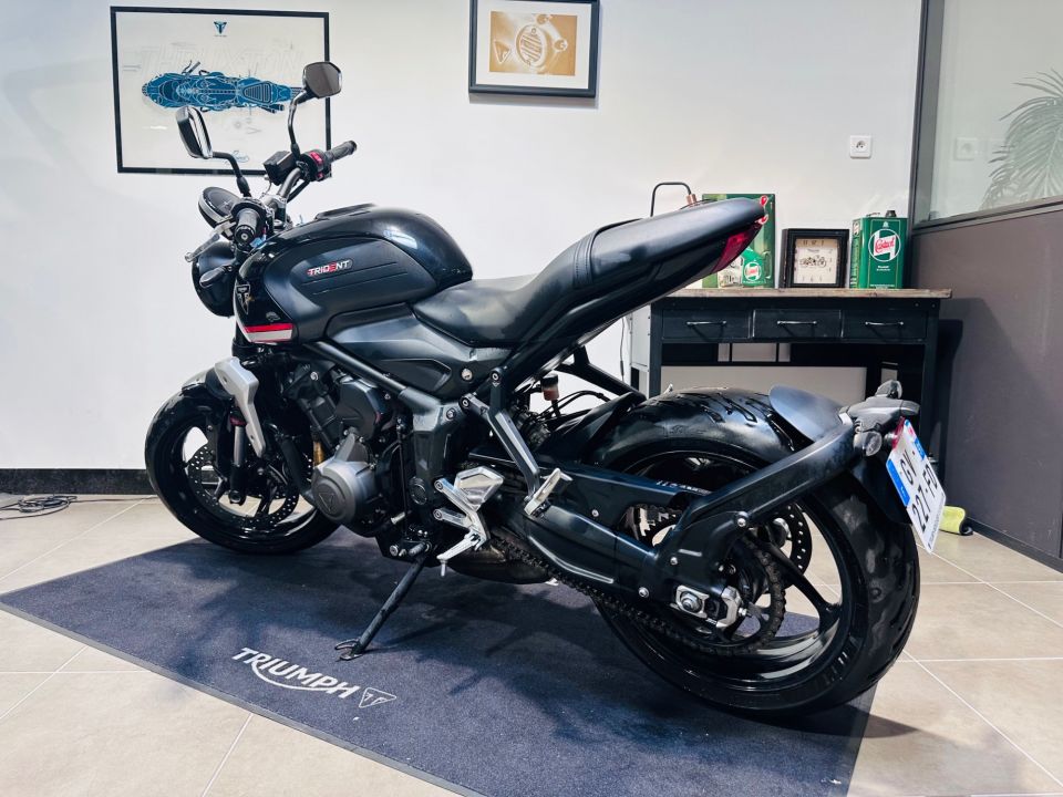 TRIUMPH TRIDENT 660 4
