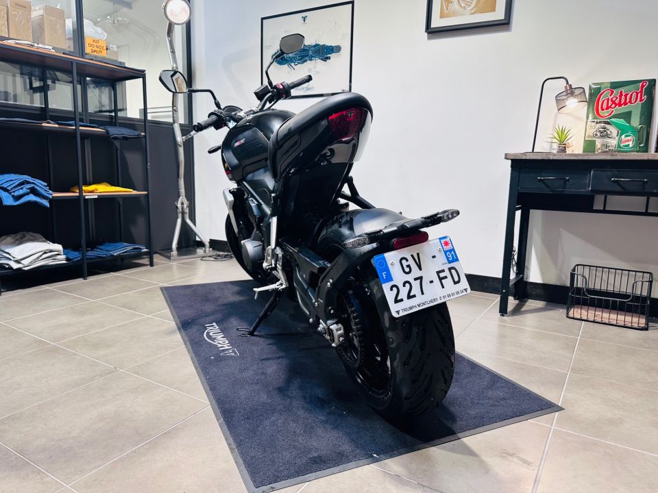 TRIUMPH TRIDENT 660 4