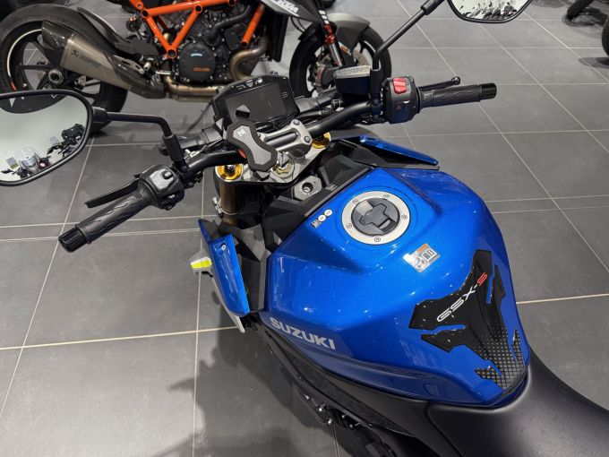 SUZUKI GSX-S 1000 4