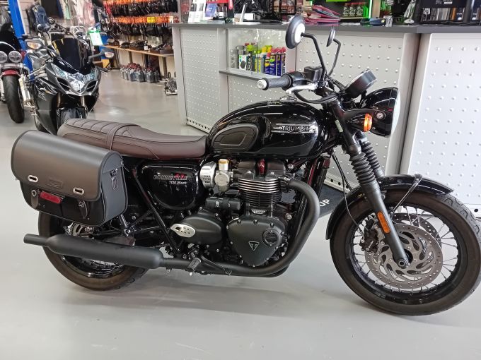 TRIUMPH Bonneville T120 Black 4