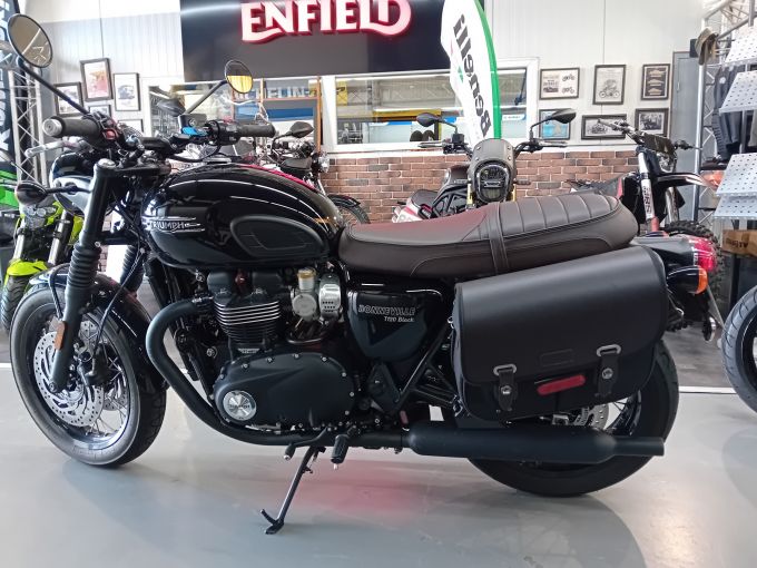 TRIUMPH Bonneville T120 Black 4