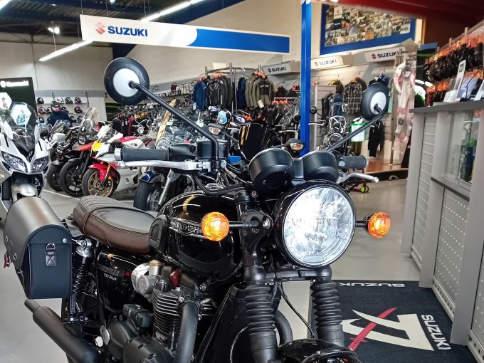 TRIUMPH Bonneville T120 Black 4