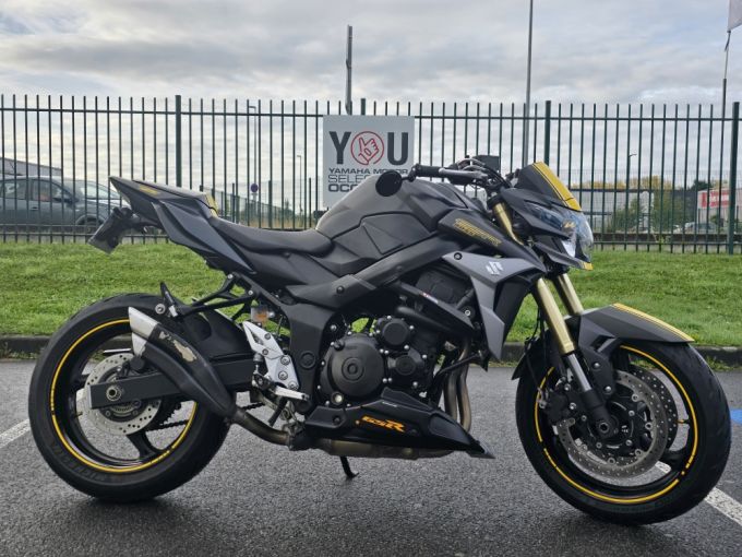SUZUKI GSR 750 ABS 4