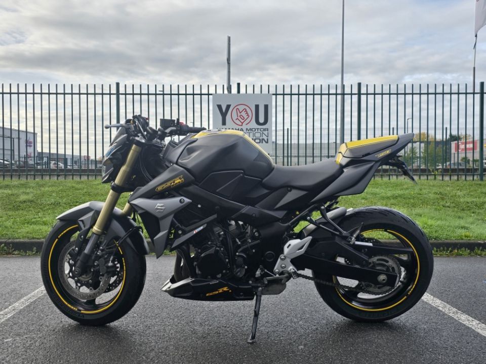 SUZUKI GSR 750 ABS 4