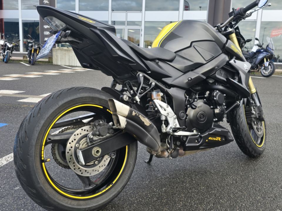 SUZUKI GSR 750 ABS 4