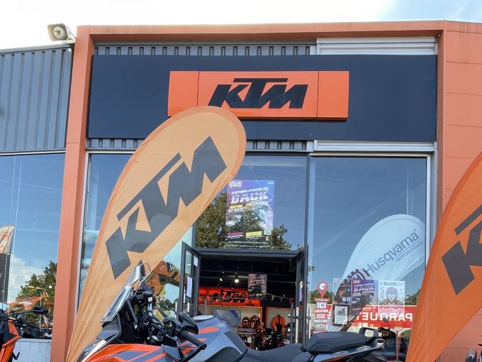 KTM 1290 SUPER DUKE GT 4