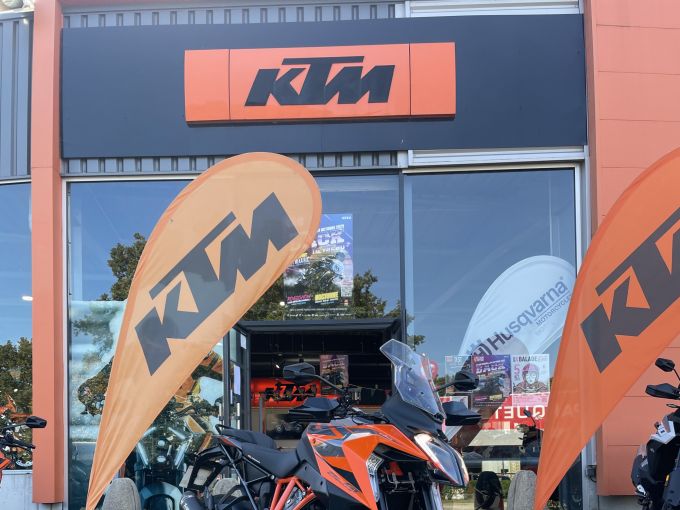 KTM 1290 SUPER DUKE GT 4