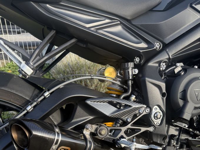 TRIUMPH STREET TRIPLE 765 RS 4