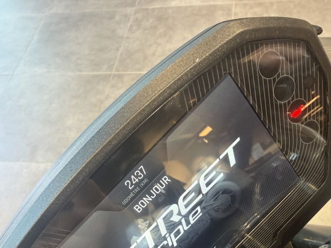 TRIUMPH STREET TRIPLE 765 RS 4