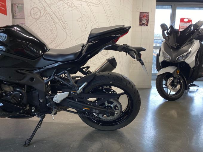KAWASAKI ZX-4R 4
