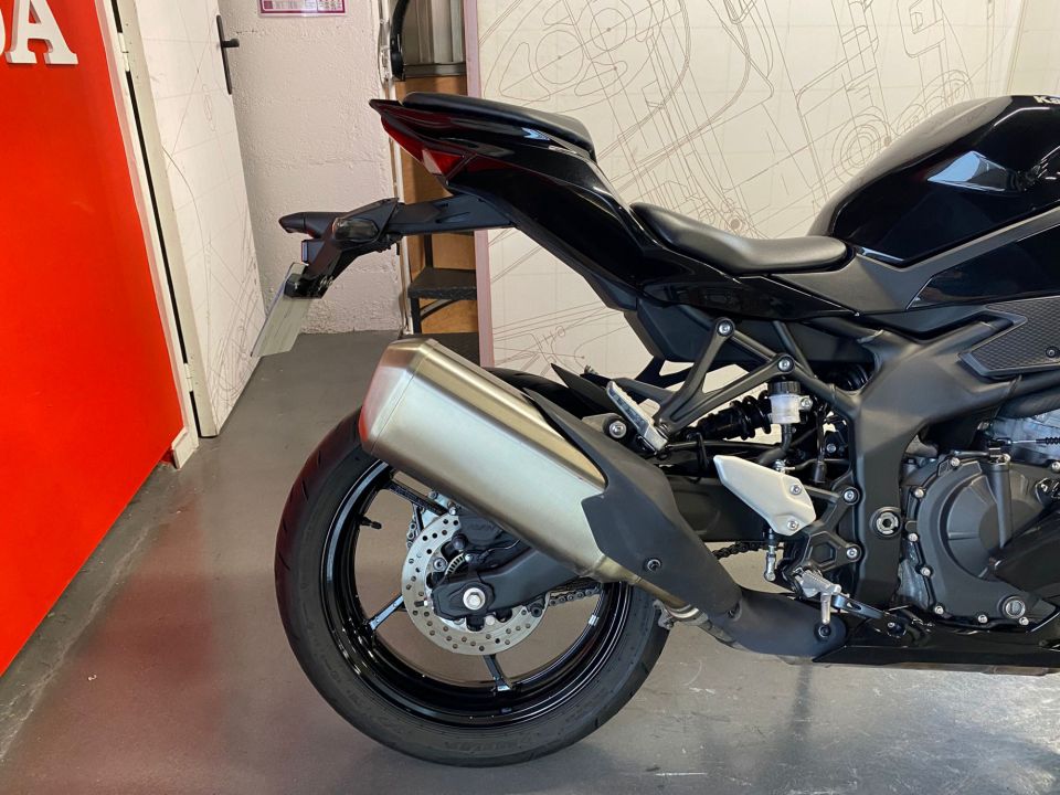 KAWASAKI ZX-4R 4
