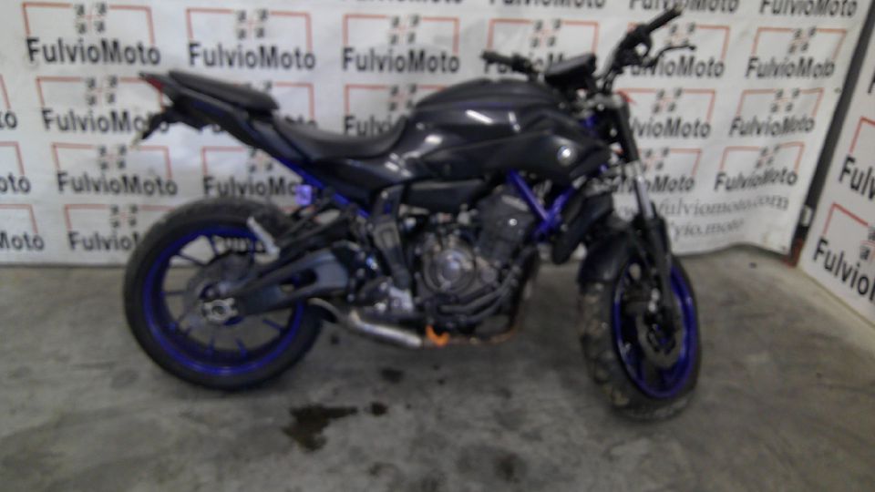 YAMAHA MT-07 4