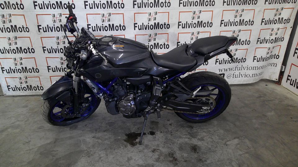 YAMAHA MT-07 4