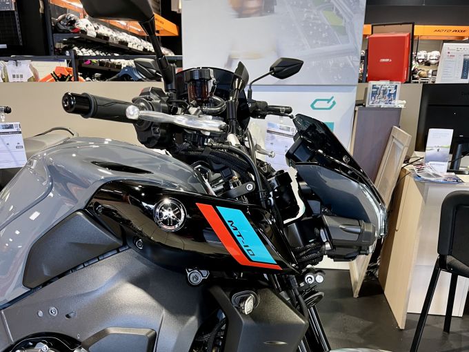 YAMAHA MT-10 4