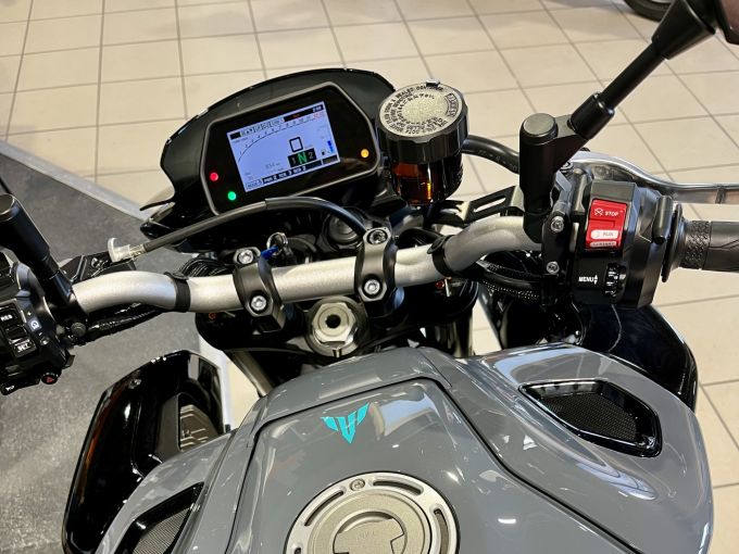 YAMAHA MT-10 4