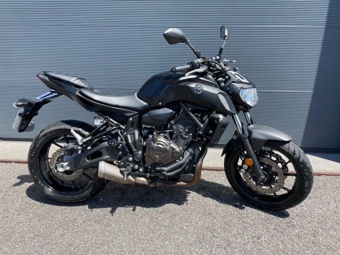 YAMAHA MT-07 4