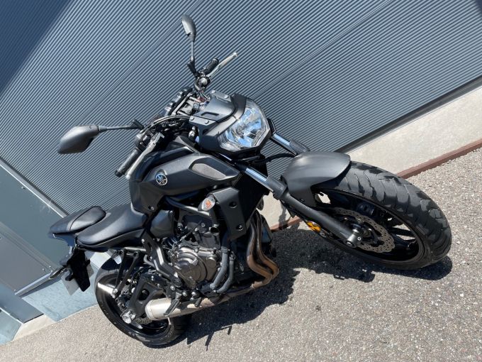 YAMAHA MT-07 4