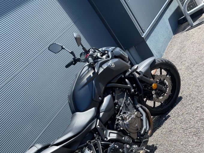 YAMAHA MT-07 4
