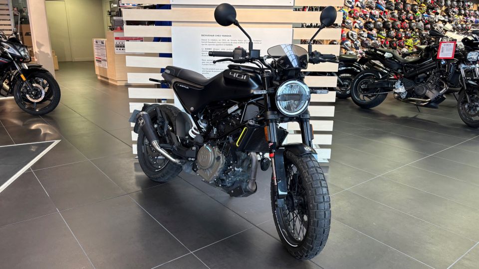 HUSQVARNA SVARTPILEN 401 4