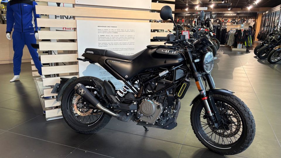 HUSQVARNA SVARTPILEN 401 4