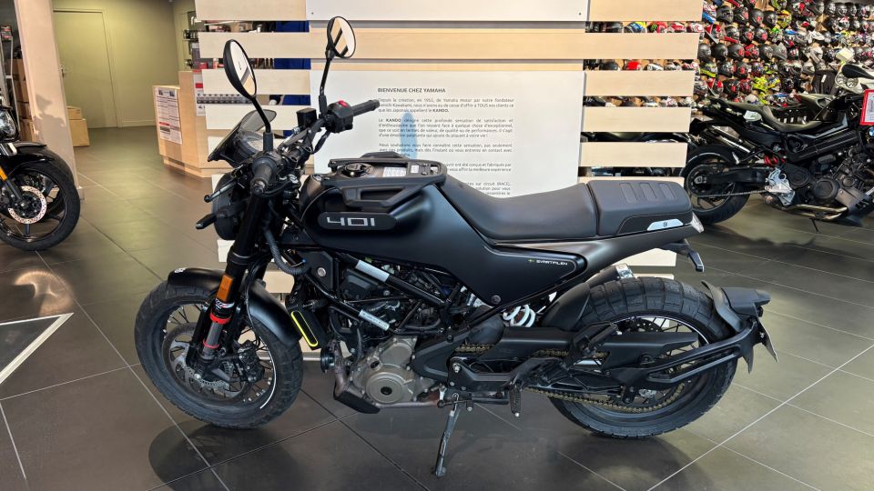 HUSQVARNA SVARTPILEN 401 4