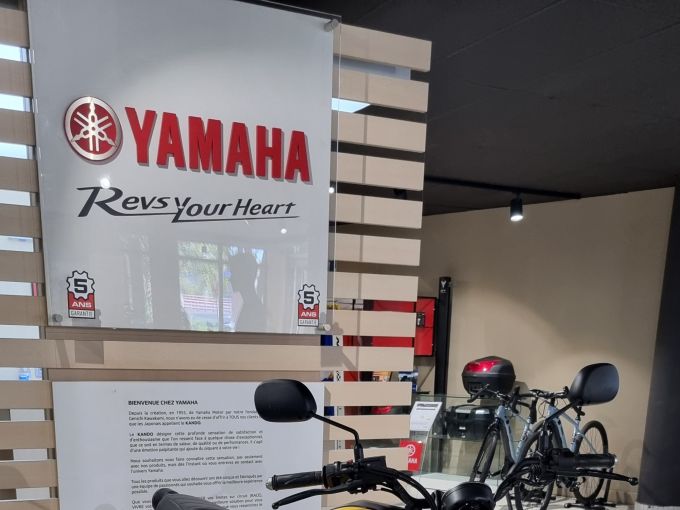 YAMAHA XSR 125 4