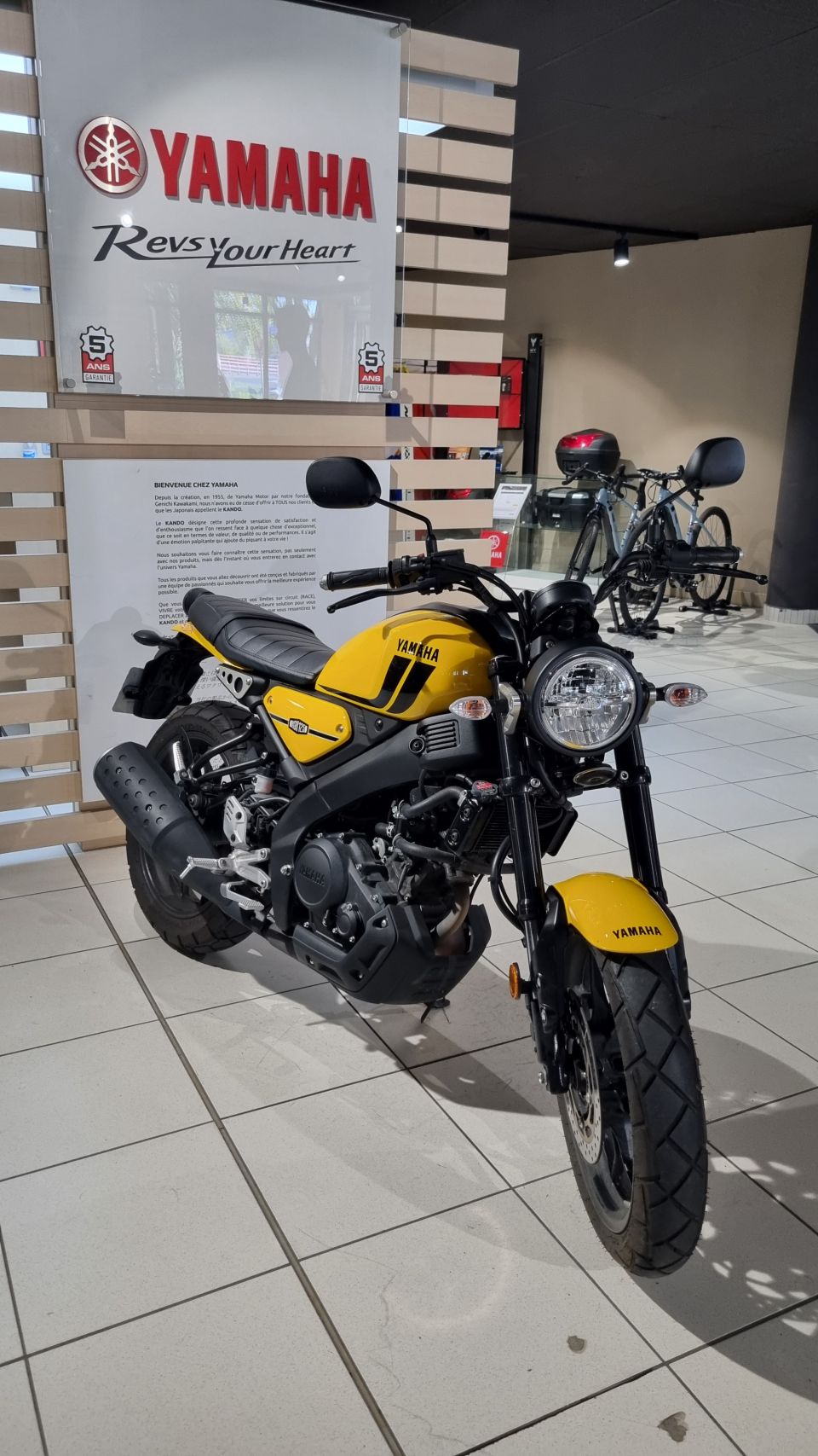 YAMAHA XSR 125 4