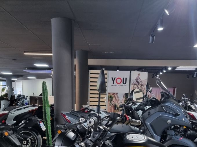 YAMAHA XSR 125 4