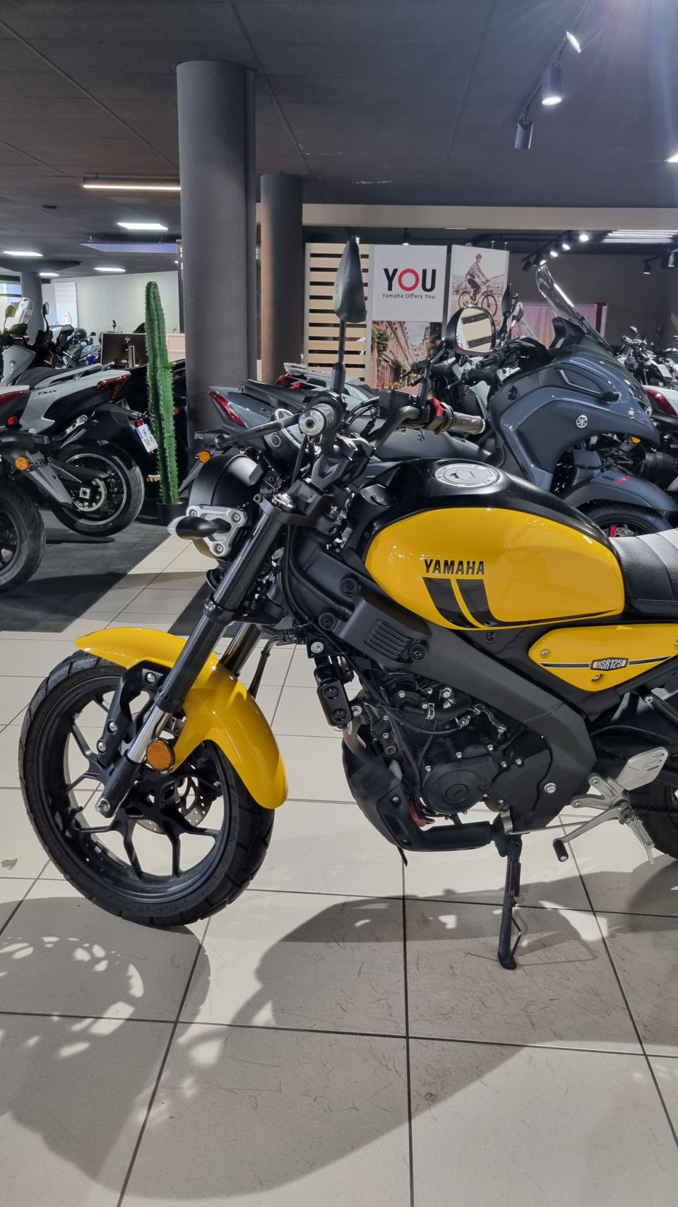 YAMAHA XSR 125 4