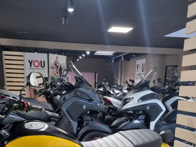 YAMAHA XSR 125 4