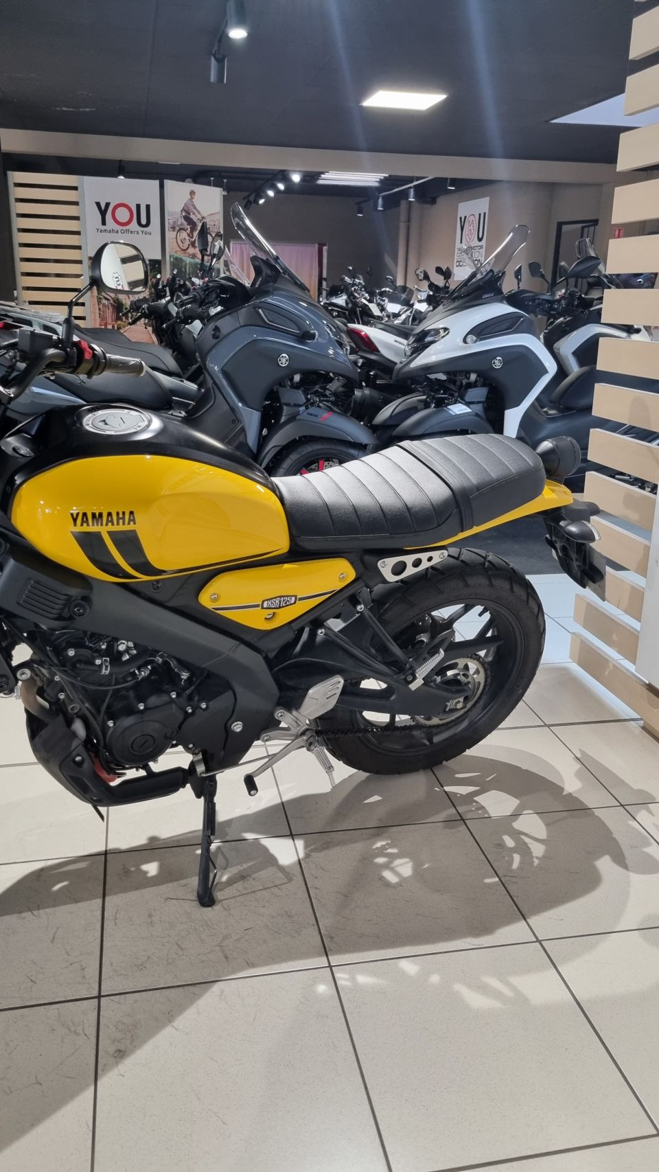 YAMAHA XSR 125 4
