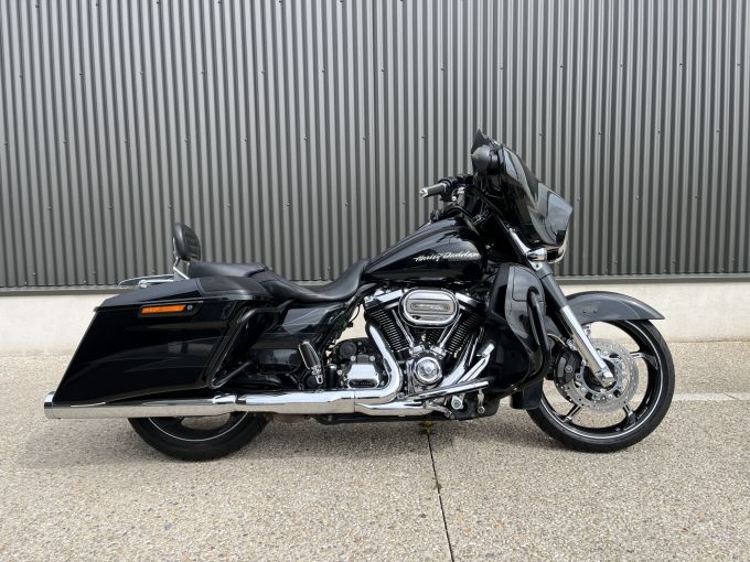 HARLEY-DAVIDSON TOURING STREET GLIDE 1868 CVO 4
