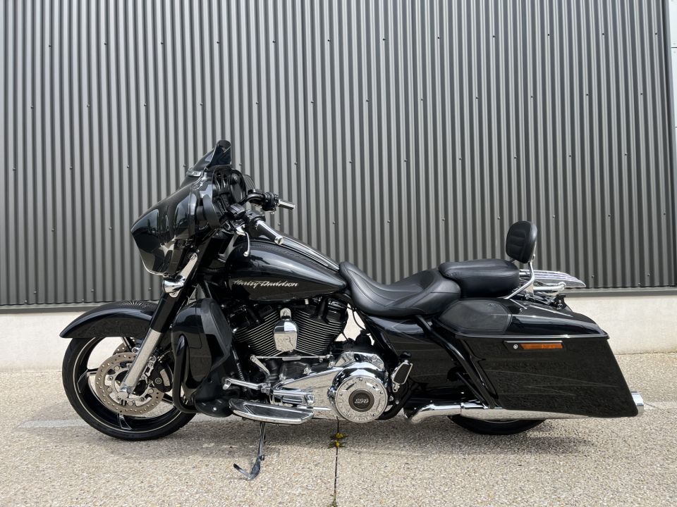 HARLEY-DAVIDSON TOURING STREET GLIDE 1868 CVO 4