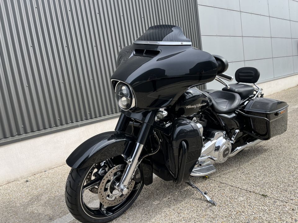 HARLEY-DAVIDSON TOURING STREET GLIDE 1868 CVO 4