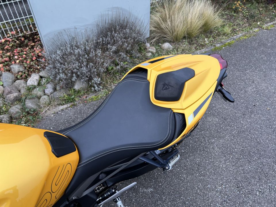 TRIUMPH STREET TRIPLE 765 RS 4