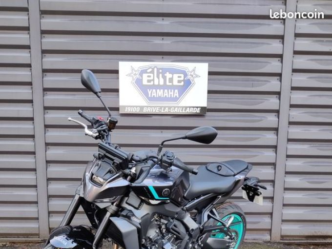 YAMAHA MT-09  Y-AMT 4