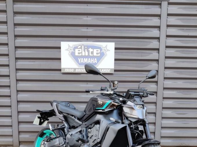 YAMAHA MT-09  Y-AMT 4