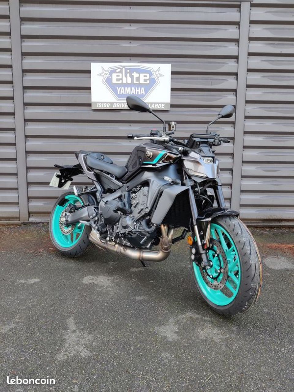 YAMAHA MT-09  Y-AMT 4