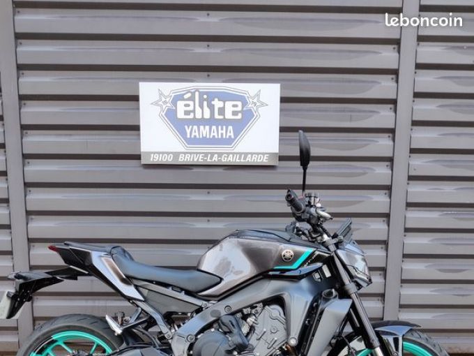 YAMAHA MT-09  Y-AMT 4