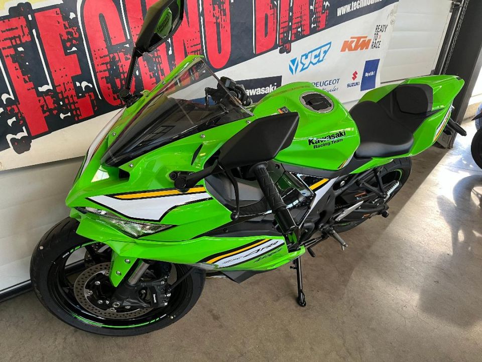 KAWASAKI Ninja ZX-4RR 4