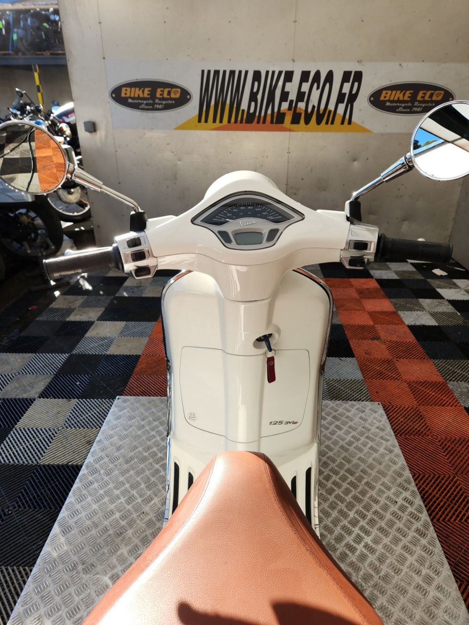 VESPA PRIMAVERA 125 4