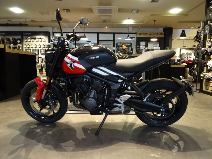 TRIUMPH TRIDENT 660 4